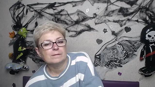 EmiliaGree online show from November 4, 6:11 pm