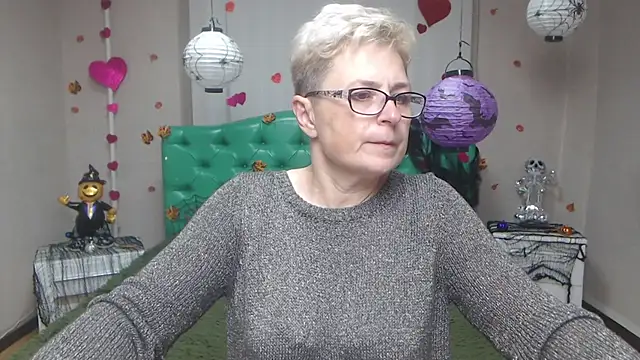 EmiliaGree online show from November 10, 6:02 pm