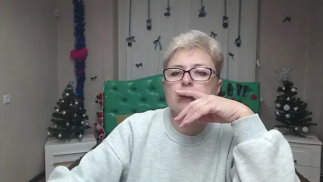 EmiliaGree online show from January 9, 6:04 pm