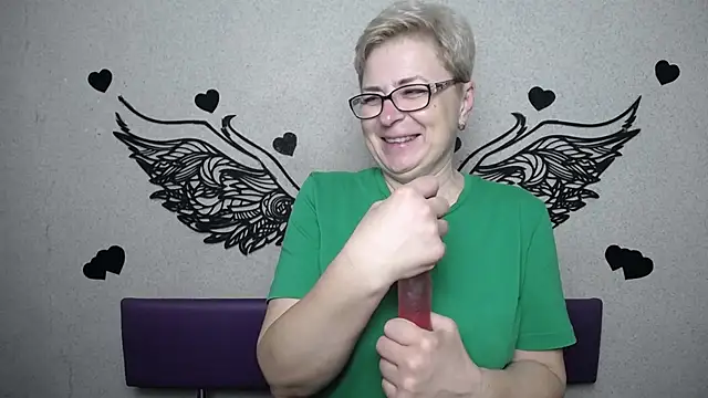 EmiliaGree online show from April 5, 5:08 pm