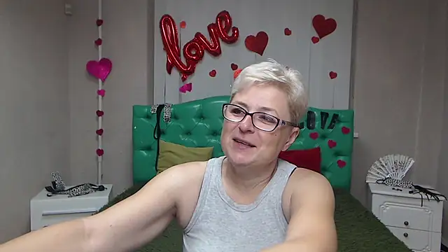 EmiliaGree online show from September 22, 5:08 pm