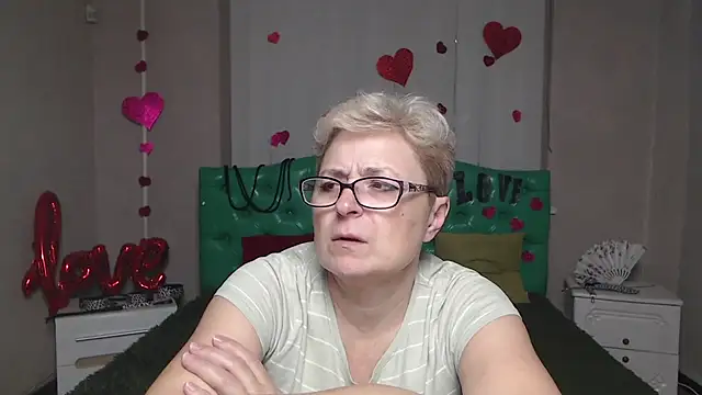 EmiliaGree online show from December 1, 5:58 pm