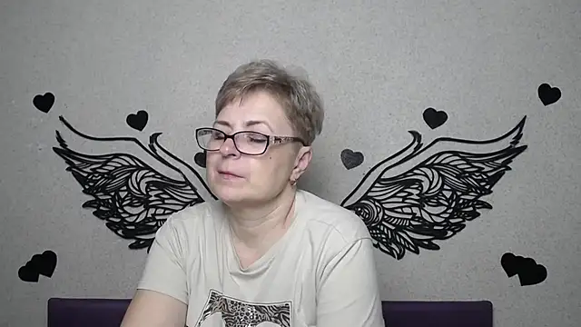 EmiliaGree online show from April 15, 5:17 pm