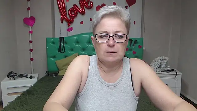 EmiliaGree online show from October 14, 5:13 pm