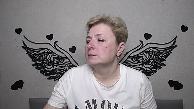 EmiliaGree online show from May 17, 5:13 pm