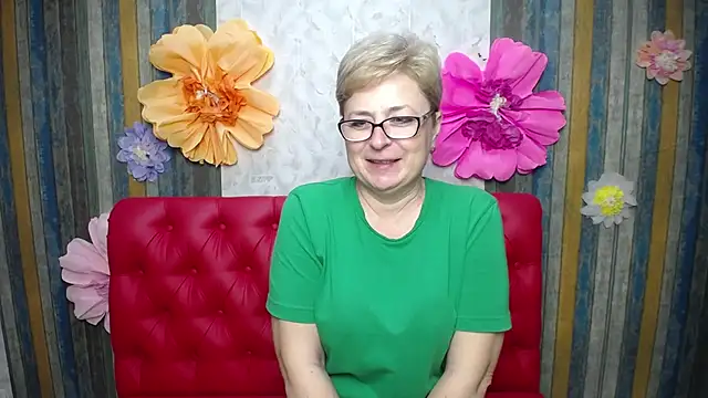 EmiliaGree online show from May 10, 5:04 pm
