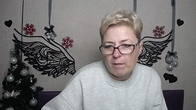 EmiliaGree online show from December 20, 6:11 pm