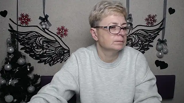 EmiliaGree online show from December 21, 6:09 pm