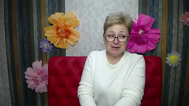 EmiliaGree online show from May 3, 5:27 pm