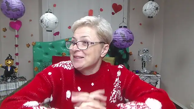 EmiliaGree online show from October 31, 6:04 pm