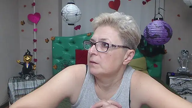 EmiliaGree online show from November 11, 6:14 pm