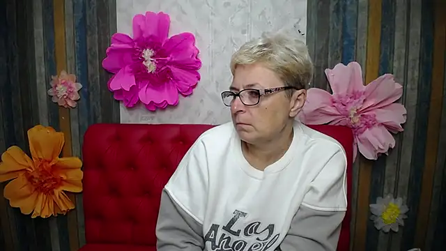 EmiliaGree online show from October 4, 5:36 pm
