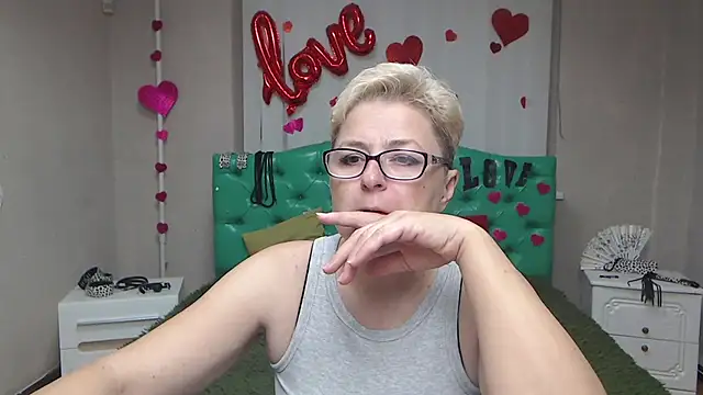 EmiliaGree online show from October 13, 5:03 pm