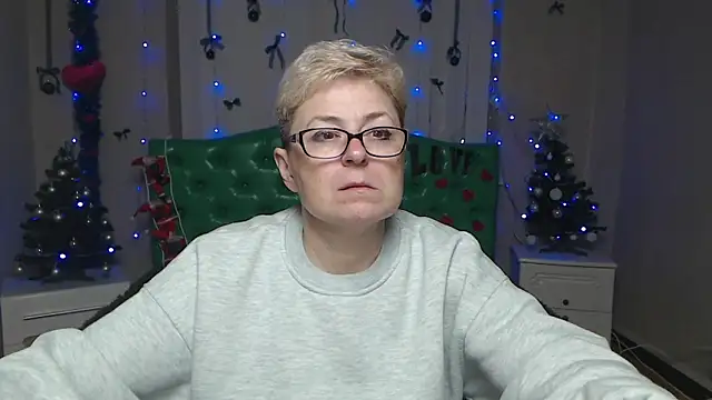 EmiliaGree online show from December 18, 6:01 pm