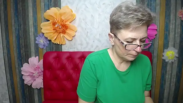 EmiliaGree online show from April 14, 5:18 pm