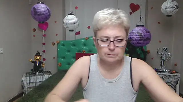 EmiliaGree online show from November 1, 6:24 pm