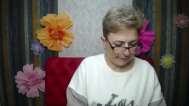 EmiliaGree online show from April 22, 5:20 pm