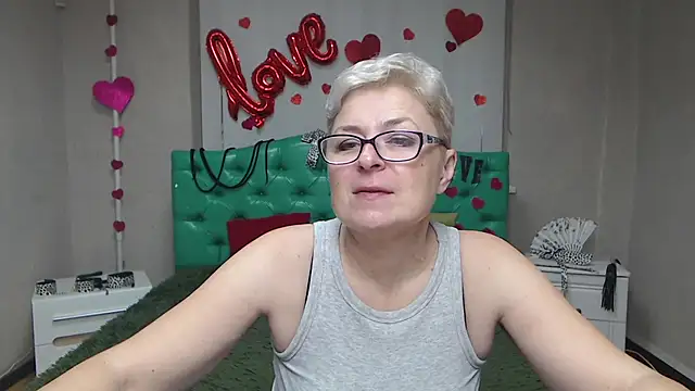 EmiliaGree online show from November 16, 6:12 pm