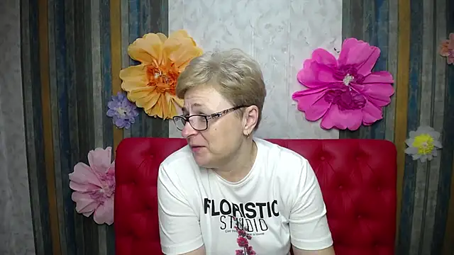 EmiliaGree online show from May 9, 5:05 pm
