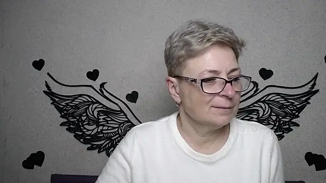 EmiliaGree online show from March 21, 6:01 pm