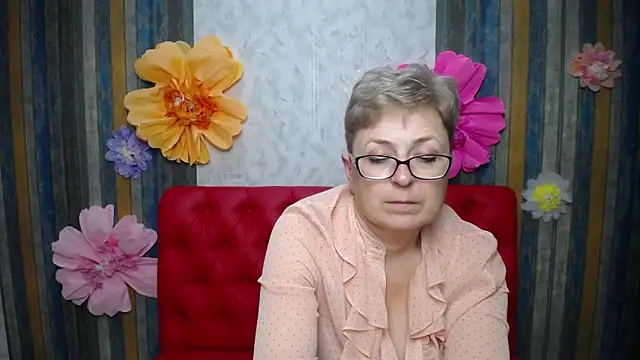 EmiliaGree online show from April 18, 7:07 pm