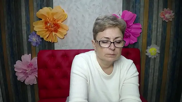 EmiliaGree online show from April 19, 6:10 pm