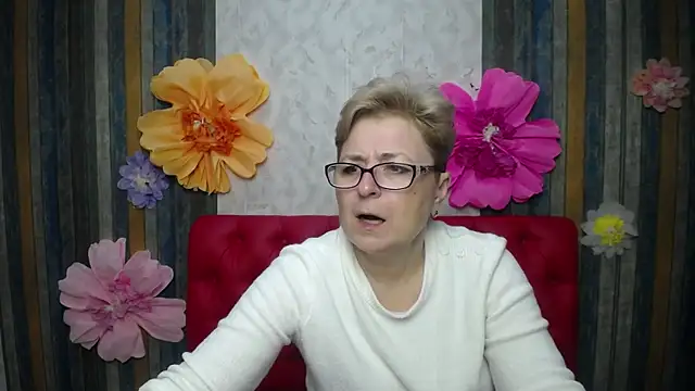 EmiliaGree online show from April 28, 5:17 pm