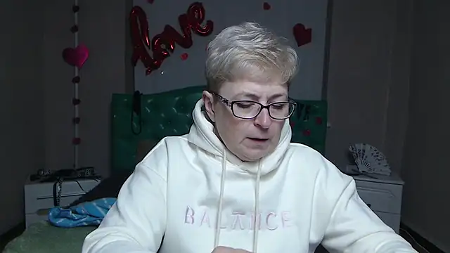 EmiliaGree online show from February 4, 6:25 pm