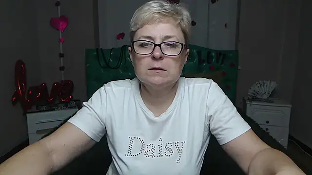 EmiliaGree online show from December 3, 6:18 pm