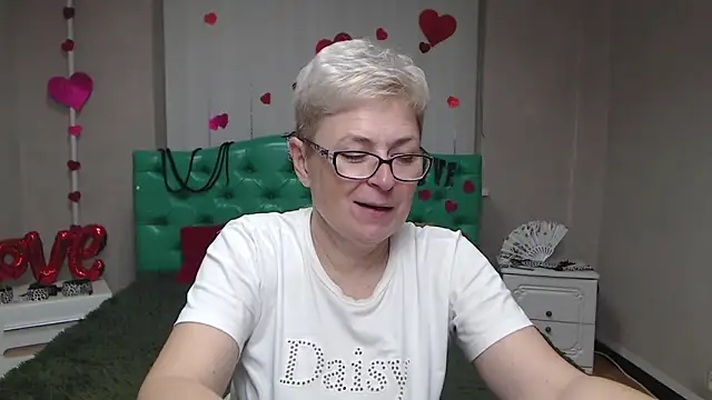 EmiliaGree online show from November 19, 6:19 pm