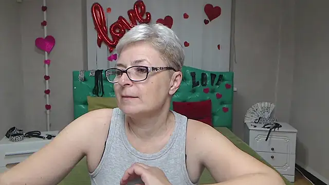 EmiliaGree online show from October 19, 5:10 am