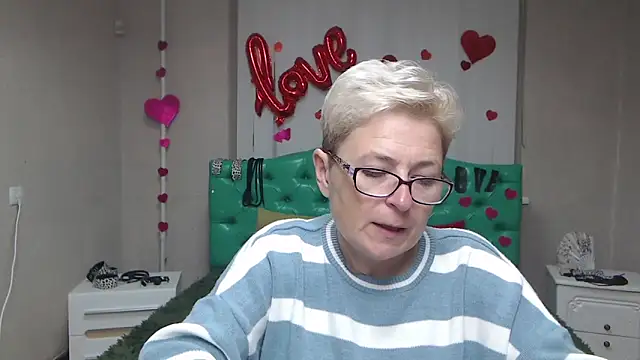 EmiliaGree online show from October 1, 5:17 pm