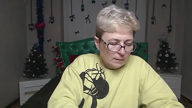 EmiliaGree online show from December 15, 6:03 pm