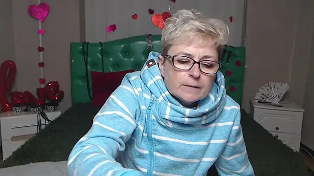 EmiliaGree online show from December 13, 8:04 pm