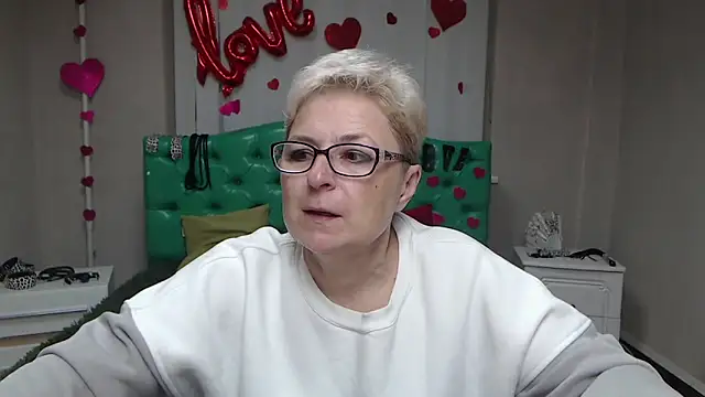 EmiliaGree online show from September 27, 5:08 pm