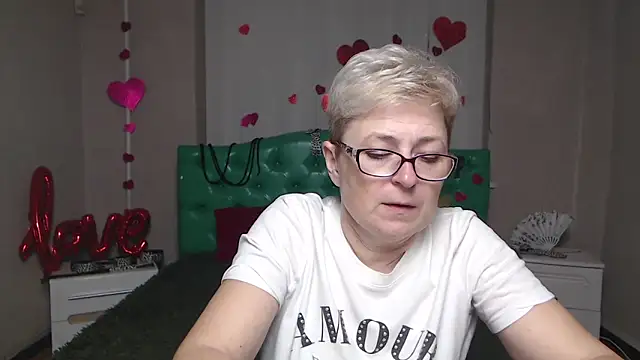 EmiliaGree online show from December 2, 6:20 pm