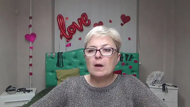 EmiliaGree online show from October 8, 5:02 pm