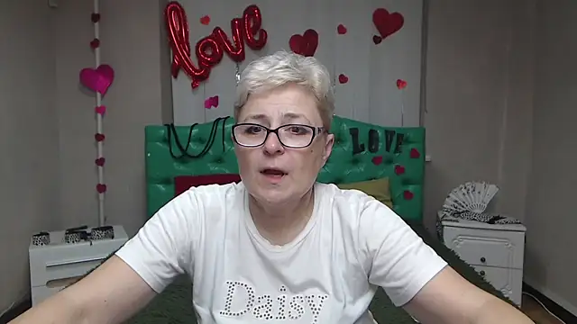 EmiliaGree online show from November 18, 6:11 pm