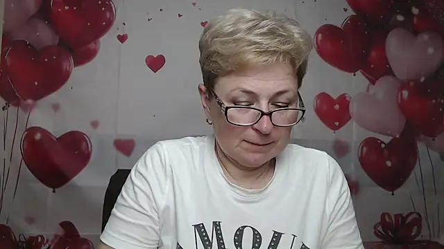 EmiliaGree online show from May 16, 5:12 pm