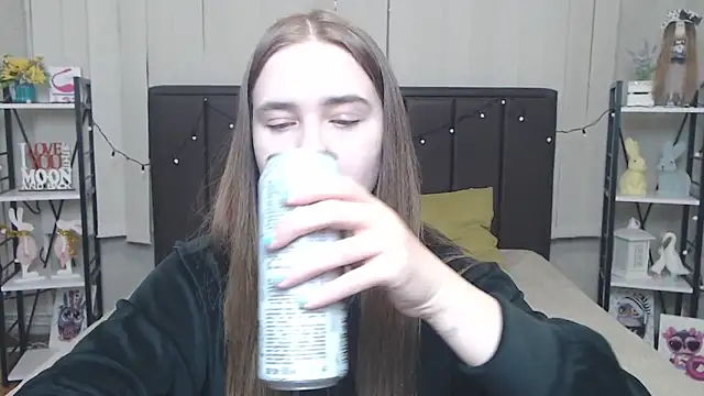 Snapshot of LauraHlot chatting on September 15, 5:46 pm LauraHlot online show from September 15, 5:46 pm