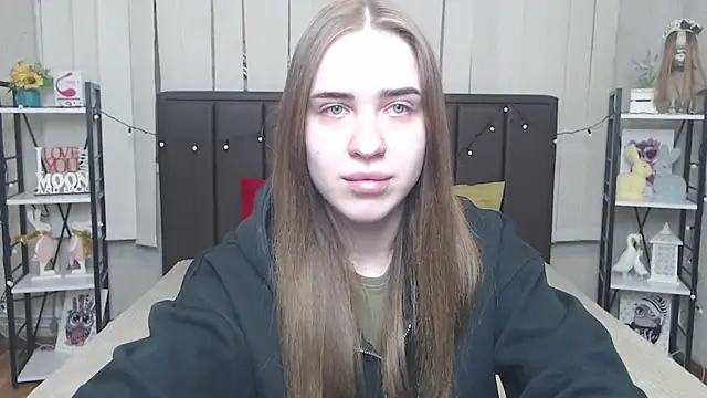 Snapshot of LauraHlot chatting on October 12, 5:42 am LauraHlot online show from October 12, 5:42 am