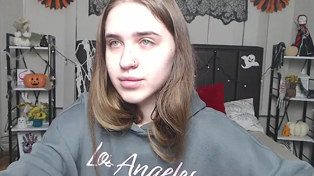 LauraHlot online show from November 15, 7:07 pm