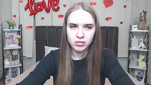 LauraHlot online show from April 8, 6:04 am