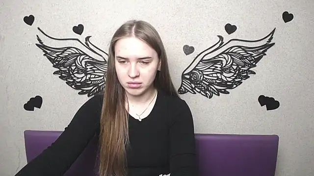 Snapshot of LauraHlot chatting on April 28, 5:45 am LauraHlot online show from April 28, 5:45 am