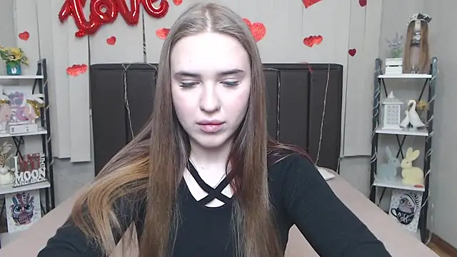 LauraHlot online show from March 25, 7:30 am