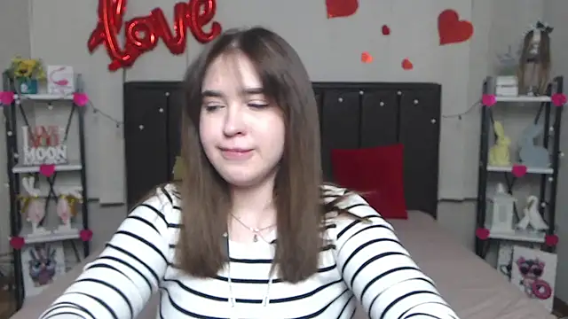 Snapshot of LauraHlot chatting on March 8, 9:50 am LauraHlot online show from March 8, 9:50 am