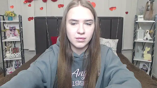 Snapshot of LauraHlot chatting on May 3, 6:00 pm LauraHlot online show from May 3, 6:00 pm