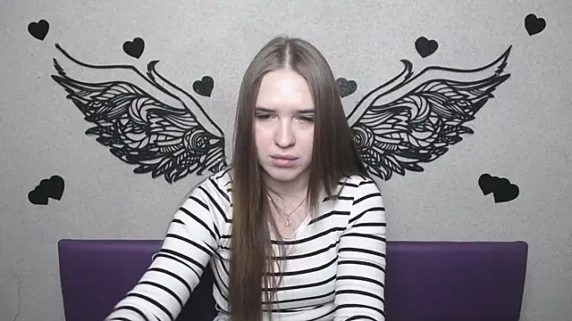 LauraHlot online show from April 18, 7:07 pm