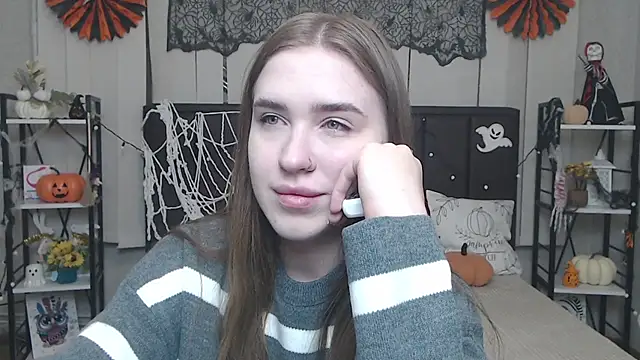 LauraHlot online show from November 3, 6:33 pm