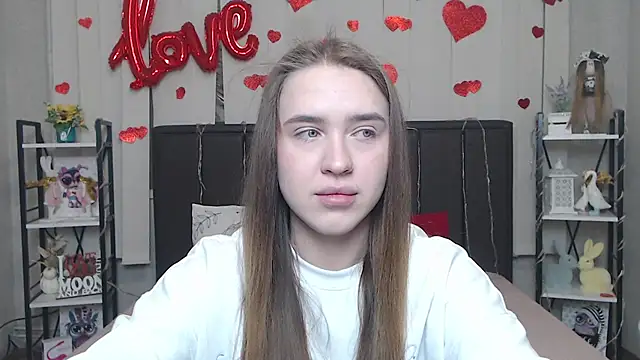 LauraHlot online show from February 9, 6:50 pm